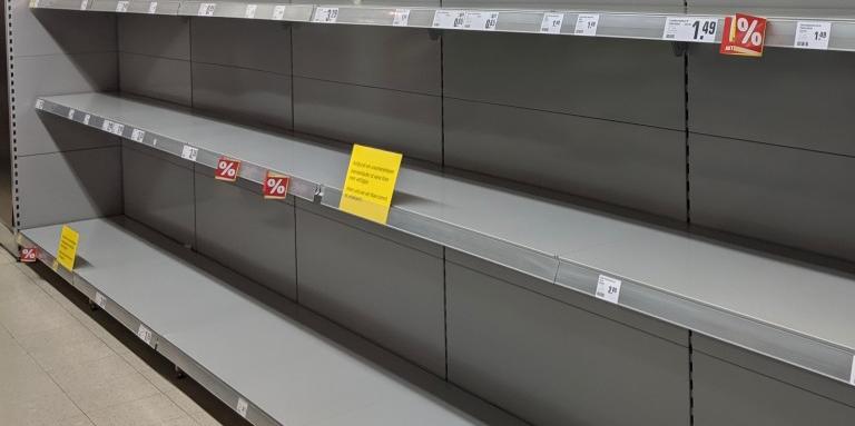 Магазини призраци на Острова. Каква е причината